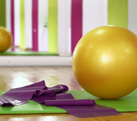 Sport. Sportmatte und Gymnastikball.