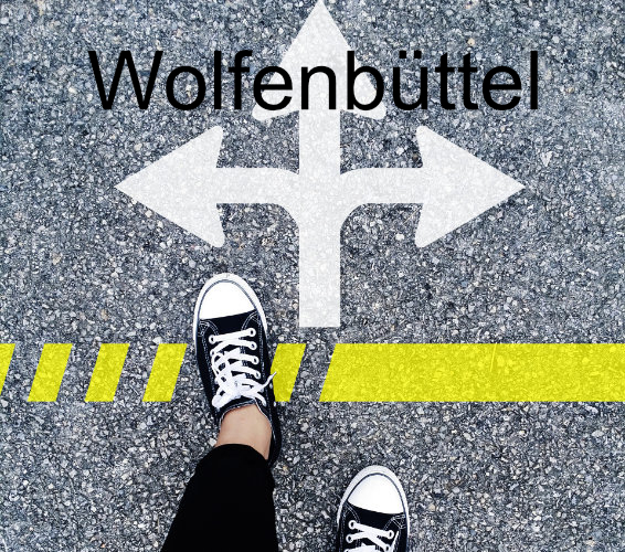 Wegweiser auf dem Boden.