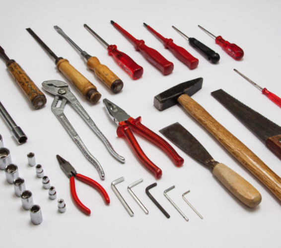 Werkzeugt liegt nebeneinander.